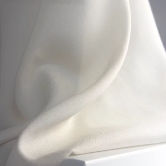 Țesătură decorativă Eva pentru draperii elegante, durabile și versatile